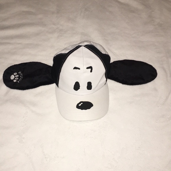 snoopy with a hat